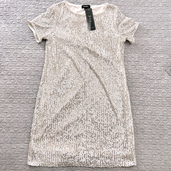 Silver Sequin Dress Short Sleeve. NWT medium - Picture 8 of 10
